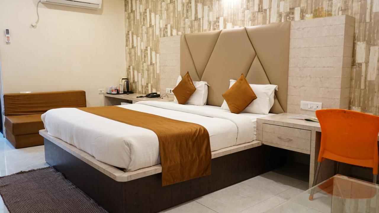 K3 Club Residency Hotel Jhansi Exterior photo