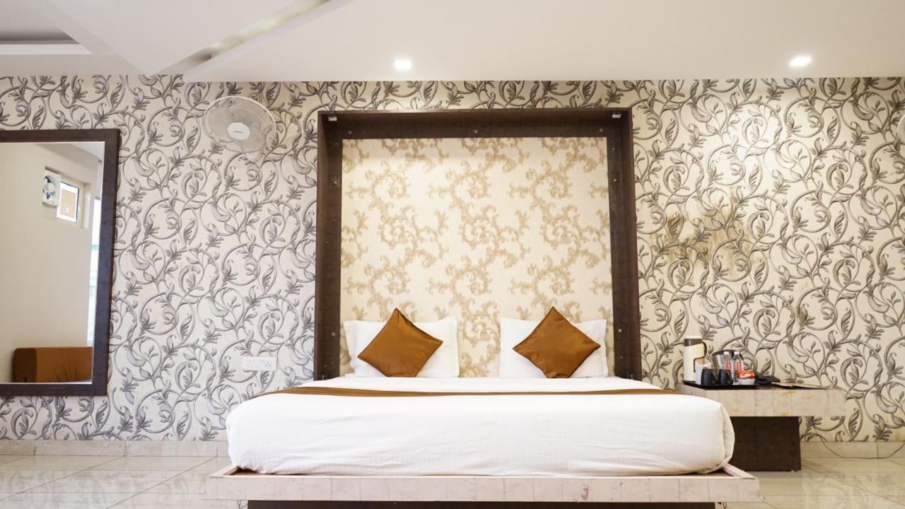 K3 Club Residency Hotel Jhansi Exterior photo